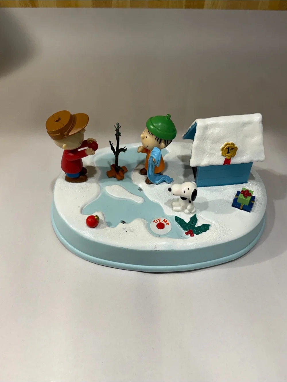 2015 Kurt Adler Peanuts Christmas Animated Table Piece, Snoopy, Charlie & Linu